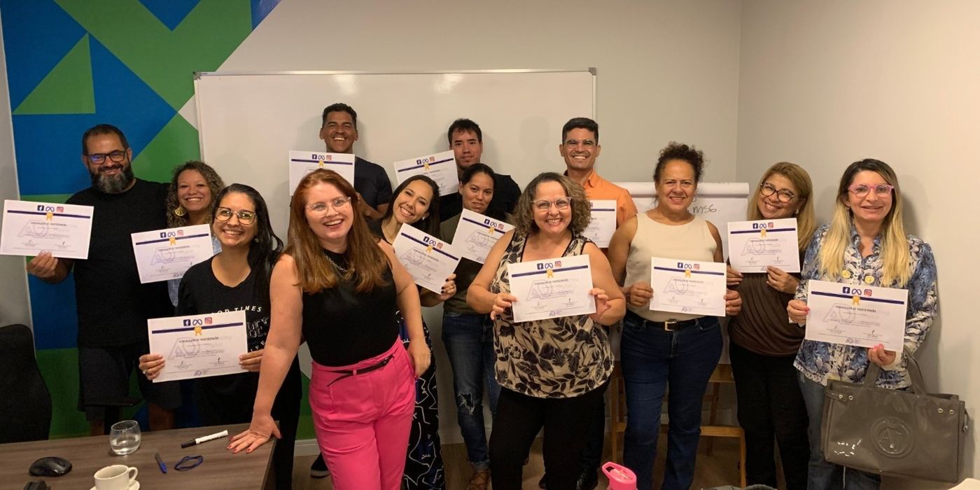 Turma completa ao final de uma formação presencial
